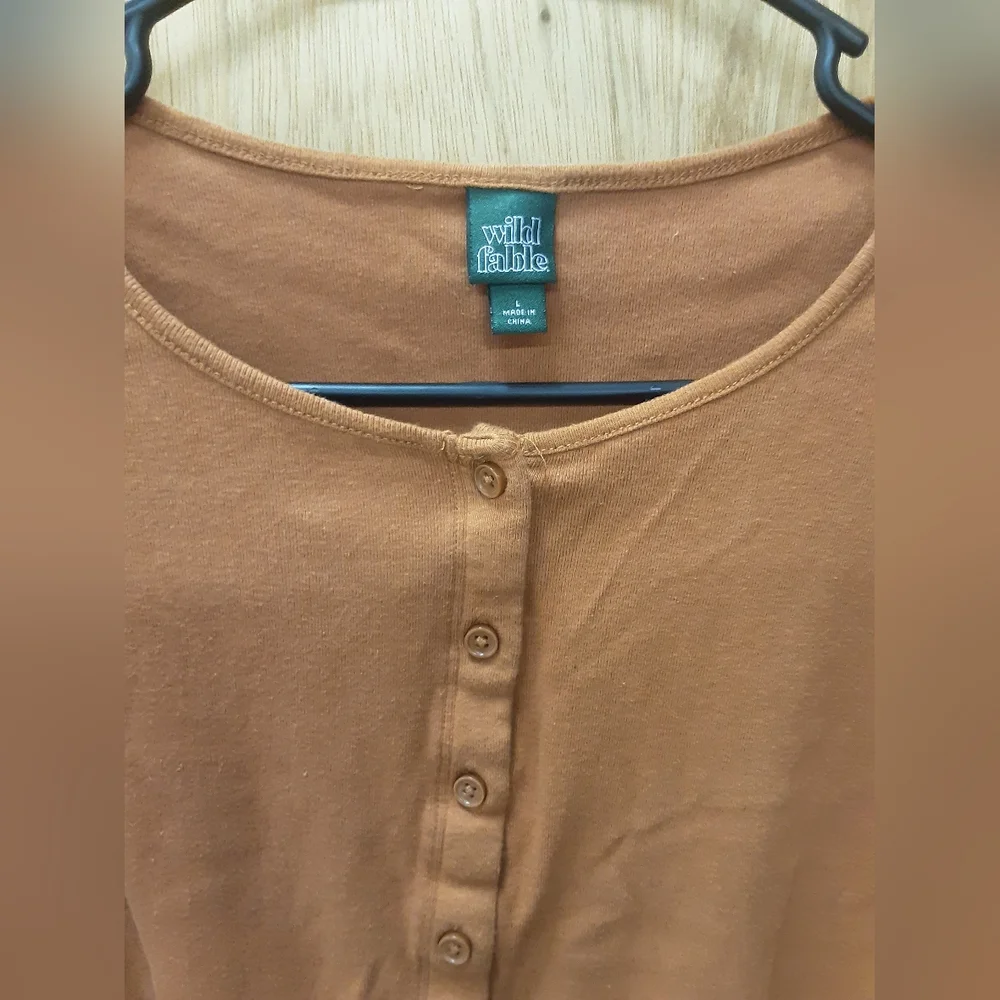 Wild Fable Brown Button Front Crop Top. Size L. - Picture 2 of 6